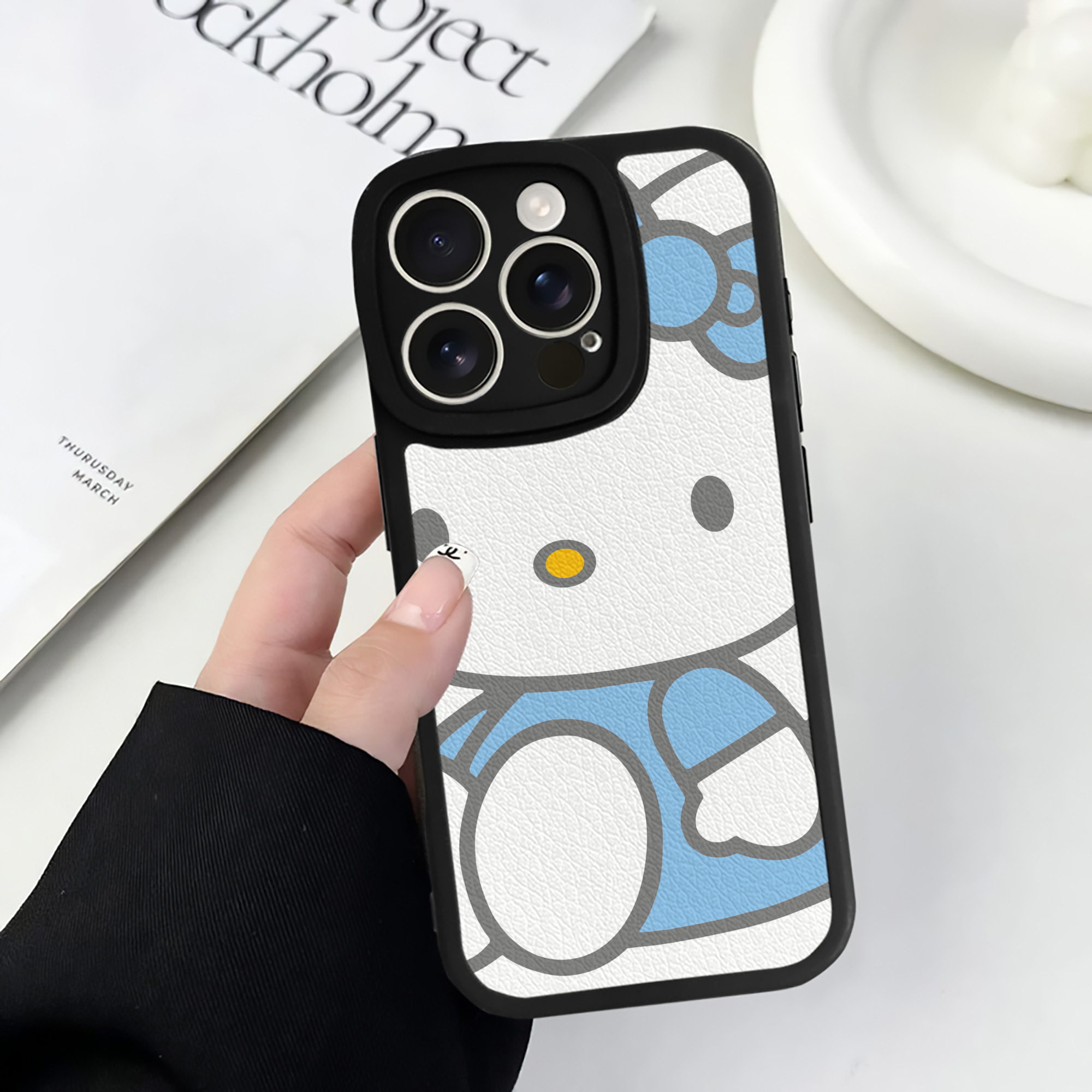 （画像用） Hello Kitty ハローキティ 【iPhone 16シリーズ対応】シリコンスマホケース（レザー調） 材質：シリコン